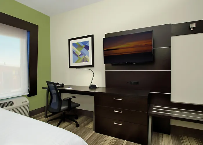 Holiday Inn Express & Suites - Brookshire - Katy Freeway By Ihg